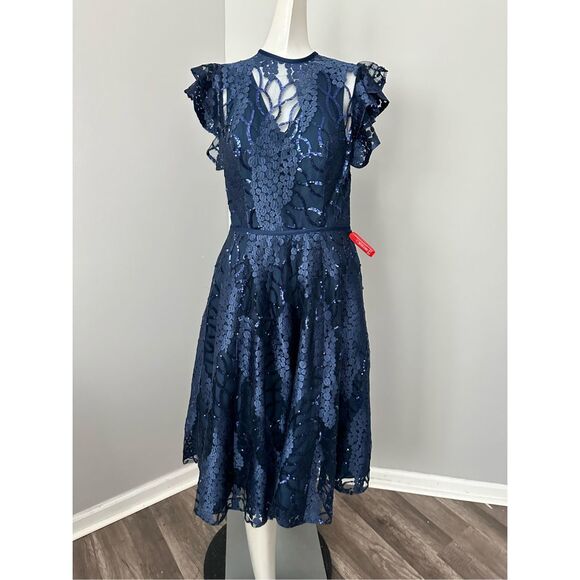 MAC DUGGAL FLUTTER SLEEVE SEQUIN APPLIQUE COCKTAIL DRESS - Picture 4 of 10